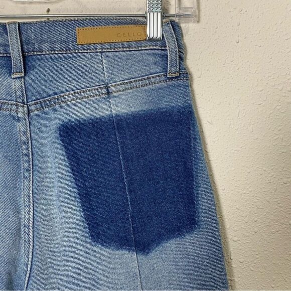 NWT CELLO Deconstructed Denim Cut Off Shorts Women's Size Small - Picture 2 of 16